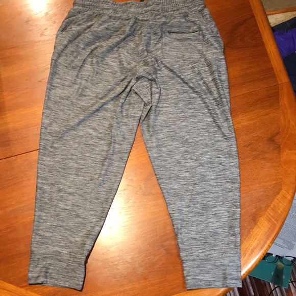 The North Face gray cropped joggers size Large - Picture 5 of 6